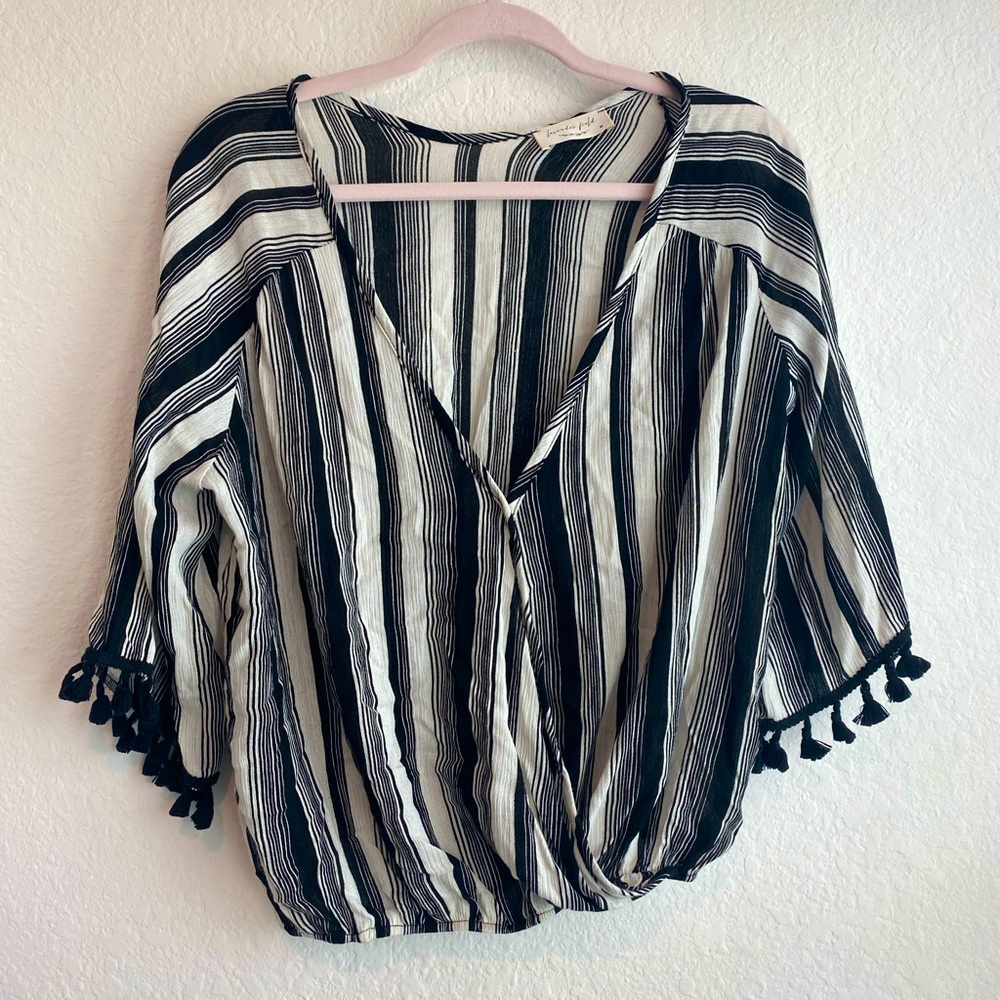 cropped v-neck blouse/ elastic waist band